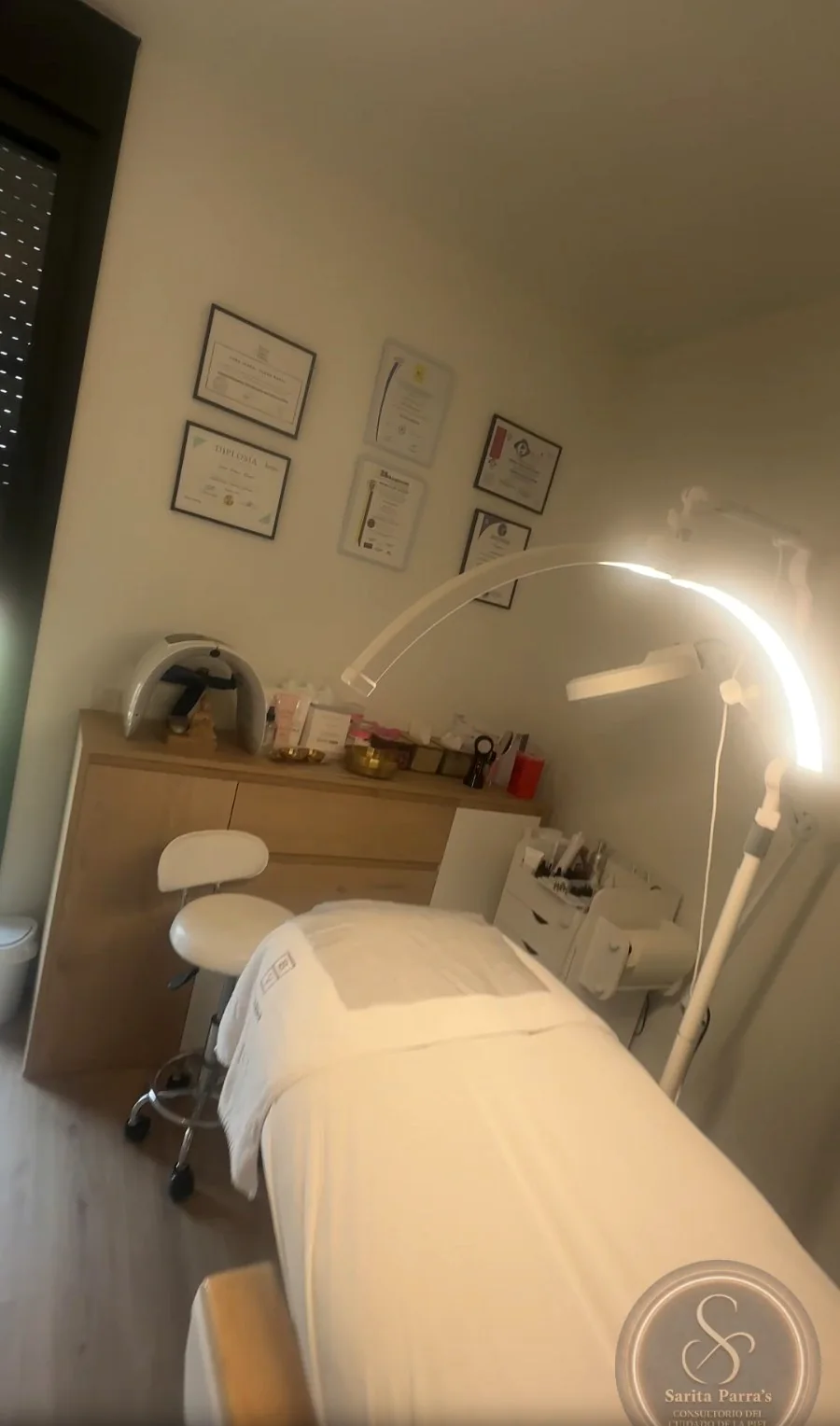 Cabina real del consultorio preparada para una sesión