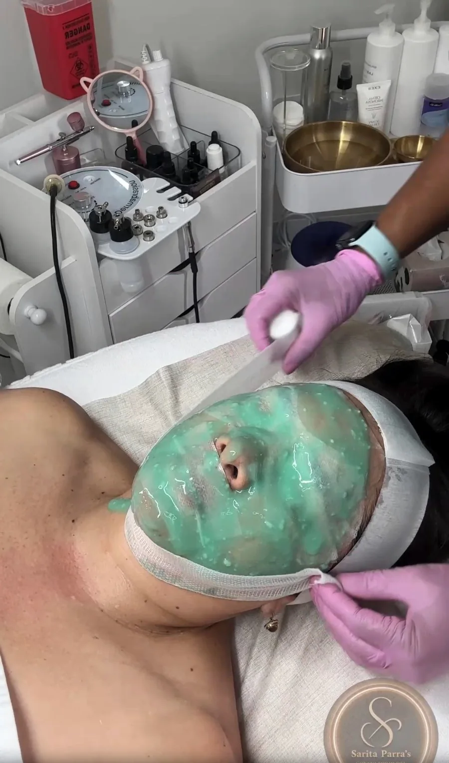 Detalle real de una sesión de yesoterapia facial